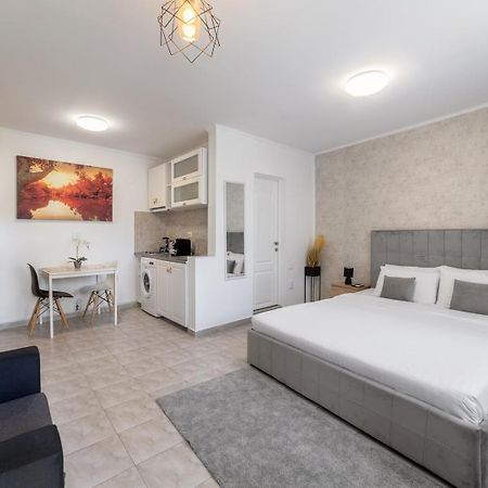 Downtown Victoria Studios By Citybookings Бухарест Экстерьер фото
