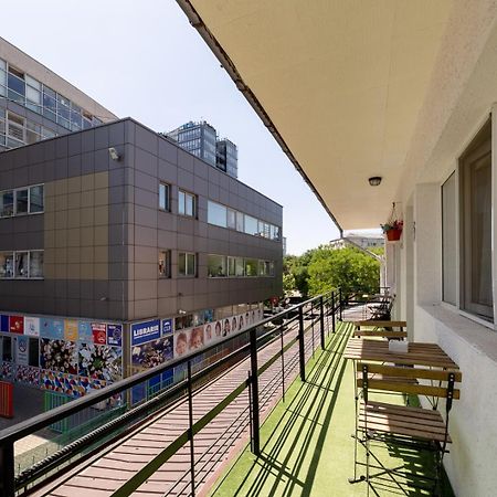 Downtown Victoria Studios By Citybookings Бухарест Экстерьер фото