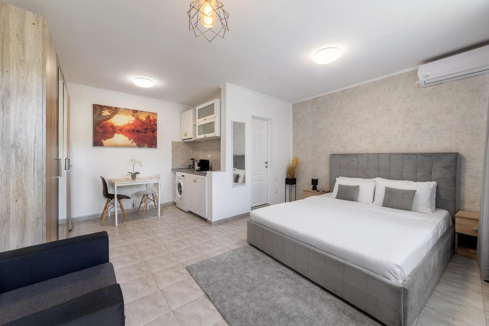 Downtown Victoria Studios By Citybookings Бухарест Экстерьер фото
