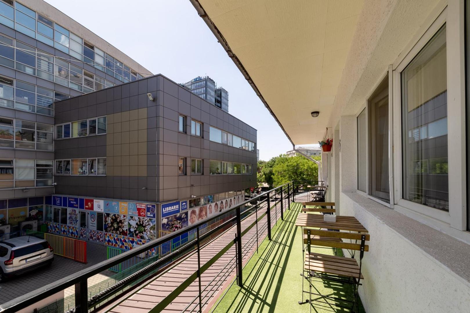 Downtown Victoria Studios By Citybookings Бухарест Экстерьер фото